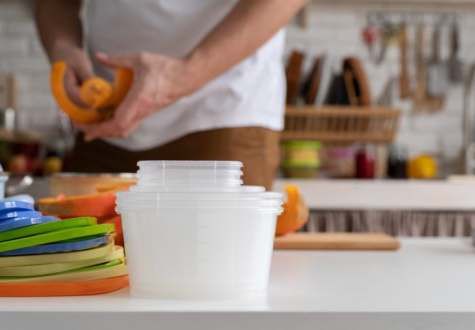 Injeção plástica para fabricação de potes de plástico